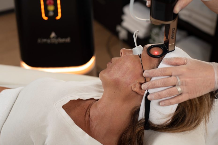 Tratamiento de resurfacing con láser híbrido Alma Hybrid en Ártica Medicina Estética, Viveiro Lugo